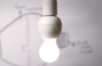 Adaptador ativa qualquer lâmpada com a voz, sem necessidade de Wi-Fi